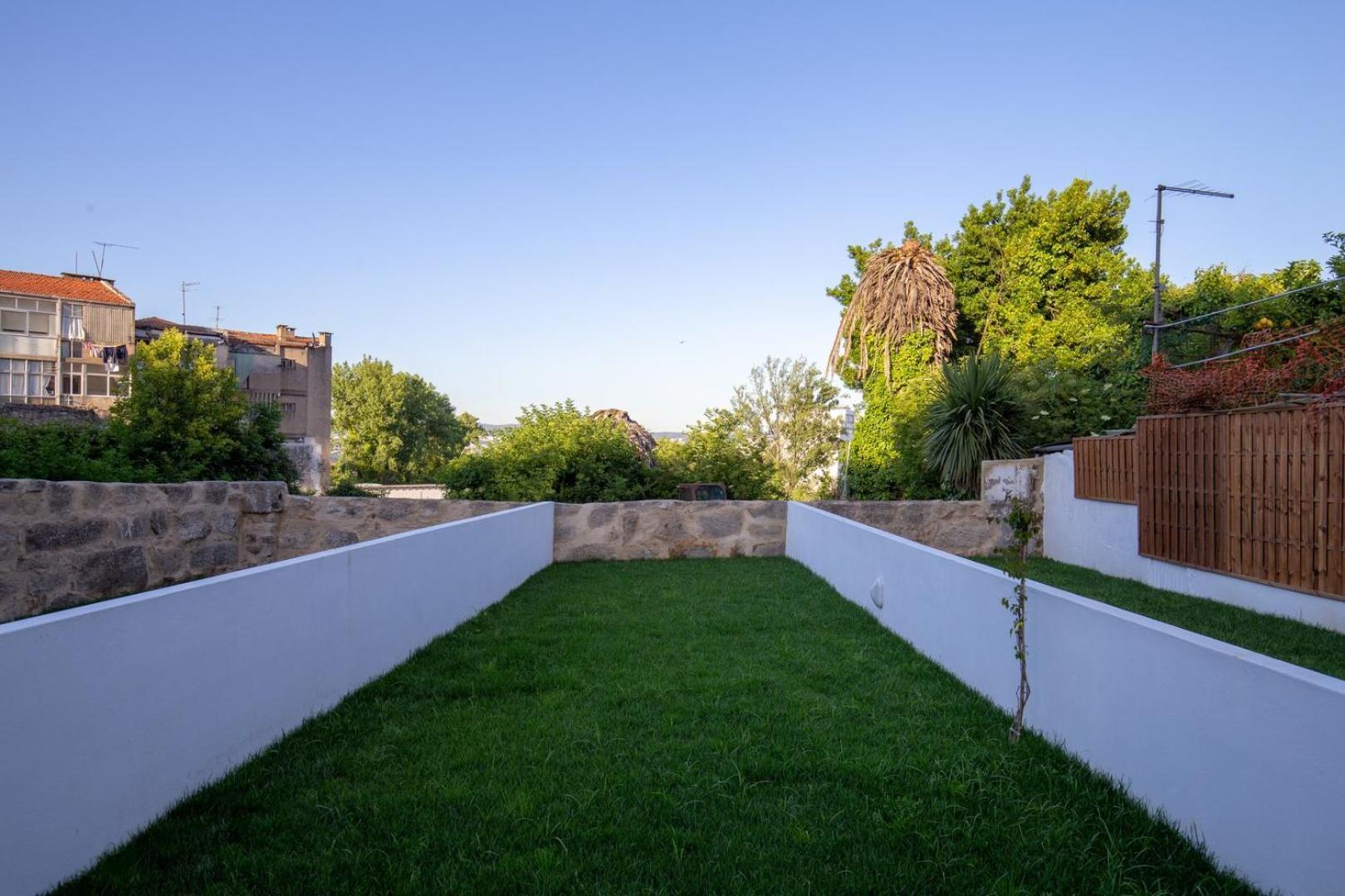 Guestready - Catorze De Outubro Houses II บีลาโนวาเดกายา ภายนอก รูปภาพ